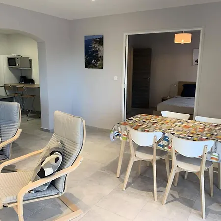 Résidence Mistral - 6 Couchages à 100m De La à Six Fours Les Plages Mae-8864 Appartement